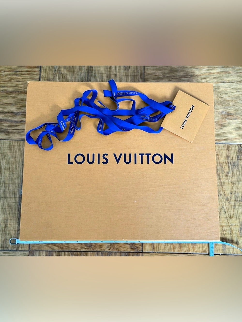 Louis Vuitton Large Gift Box with Ribbon and Tag - Picture 2 of 7